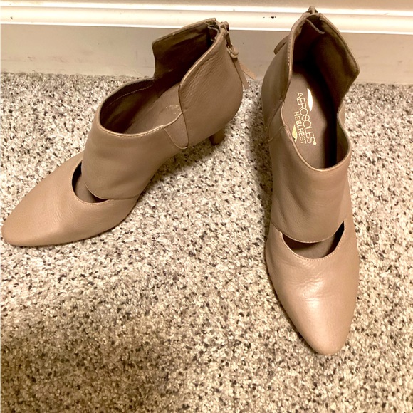 Aerosoles, Heelrest, tan pumps, size 9 - Picture 2 of 4